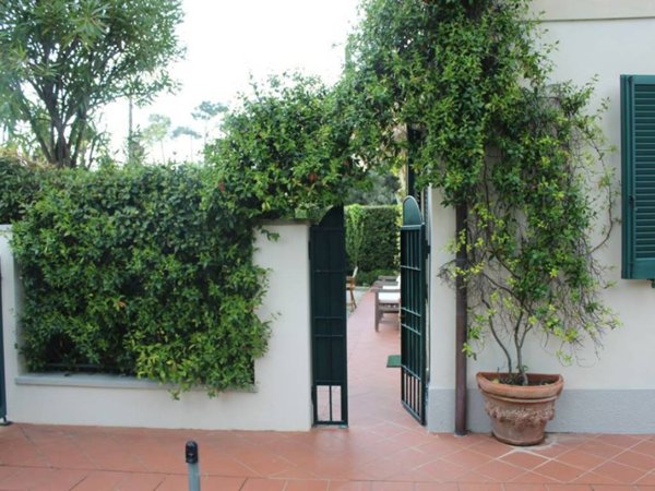 appartamento in vendita a Forte dei Marmi in zona Roma Imperiale