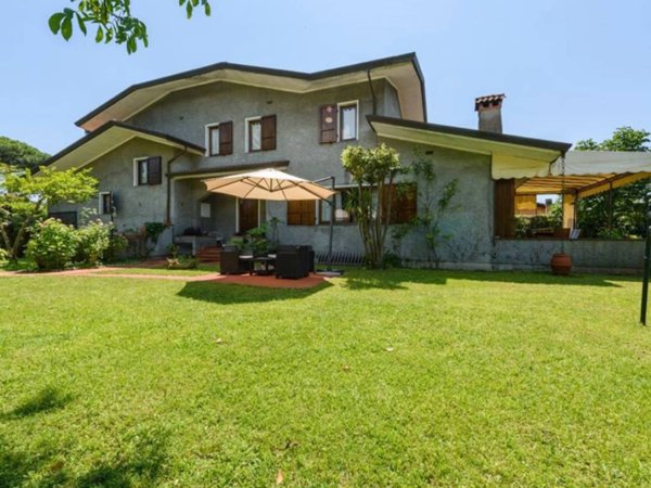 casa indipendente in vendita a Forte dei Marmi