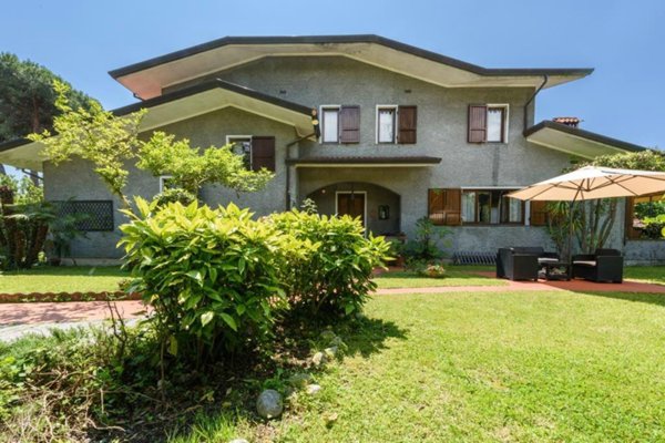 casa indipendente in vendita a Forte dei Marmi
