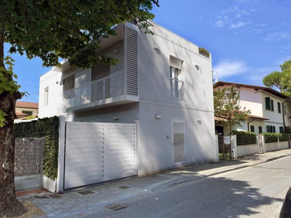 casa indipendente in vendita a Forte dei Marmi