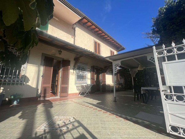 casa indipendente in vendita a Forte dei Marmi