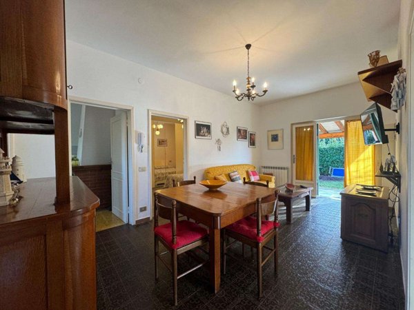 casa indipendente in vendita a Forte dei Marmi in zona Vittoria Apuana