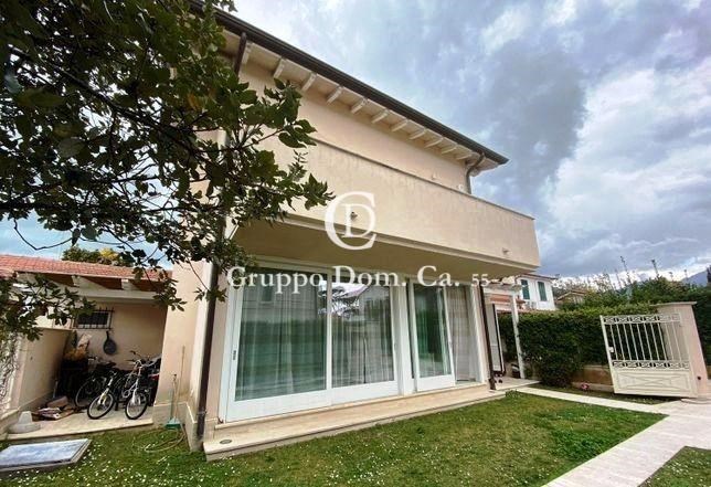casa indipendente in vendita a Forte dei Marmi