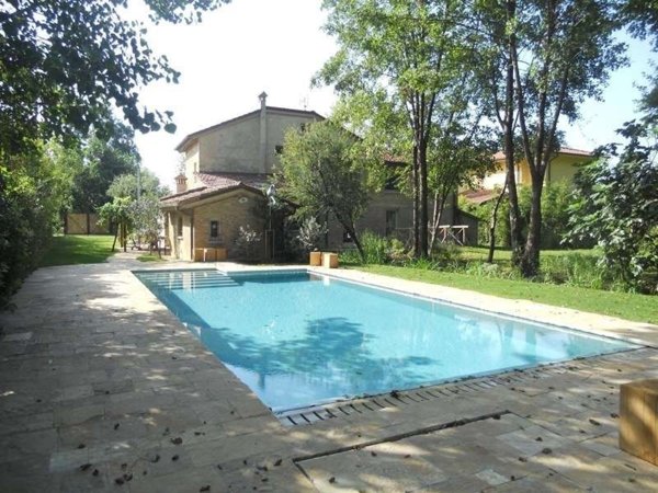 casa indipendente in vendita a Forte dei Marmi in zona Roma Imperiale