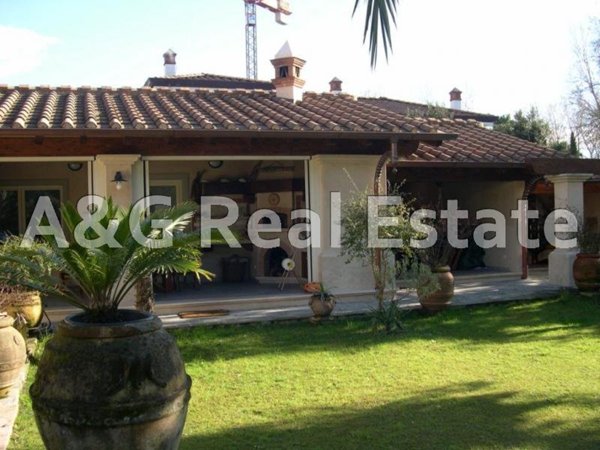 casa indipendente in vendita a Forte dei Marmi in zona Vittoria Apuana