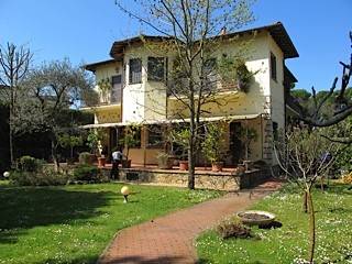 casa indipendente in vendita a Forte dei Marmi in zona Vittoria Apuana