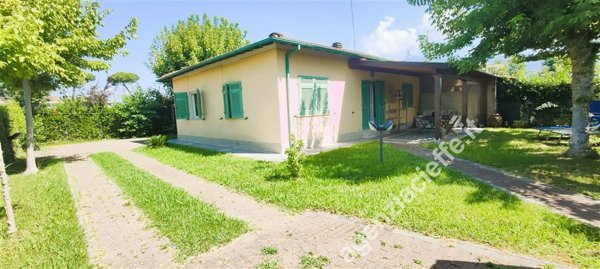 casa indipendente in vendita a Forte dei Marmi in zona Vittoria Apuana