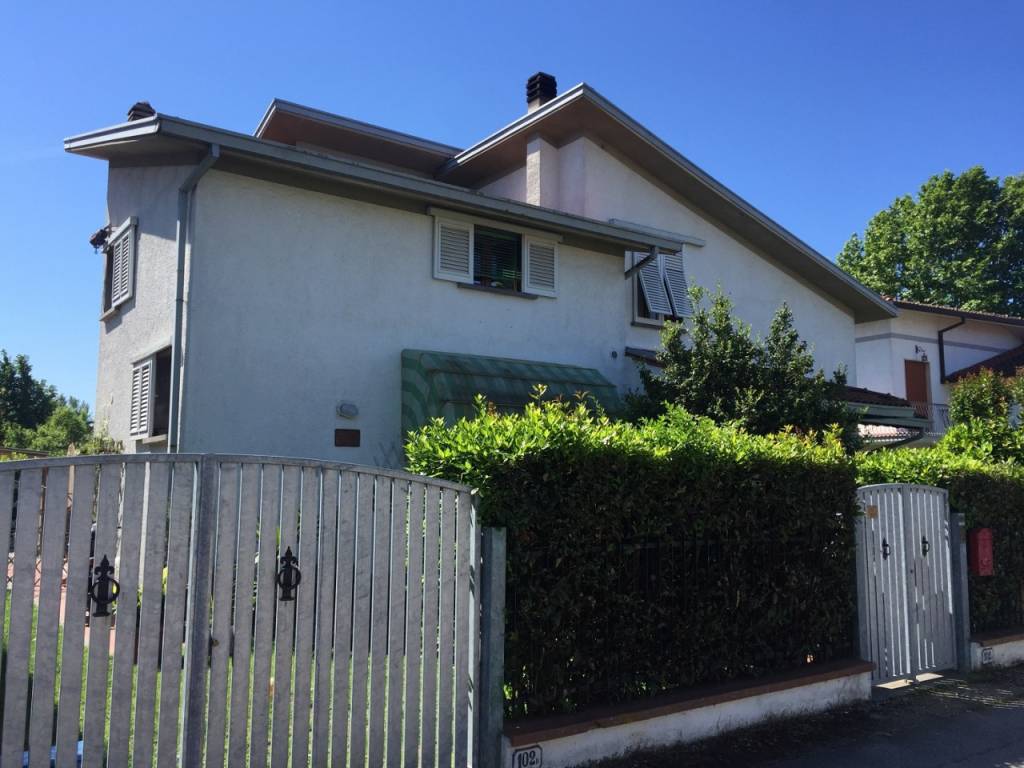 casa indipendente in vendita a Forte dei Marmi in zona Vaiana
