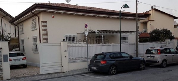 casa indipendente in vendita a Forte dei Marmi