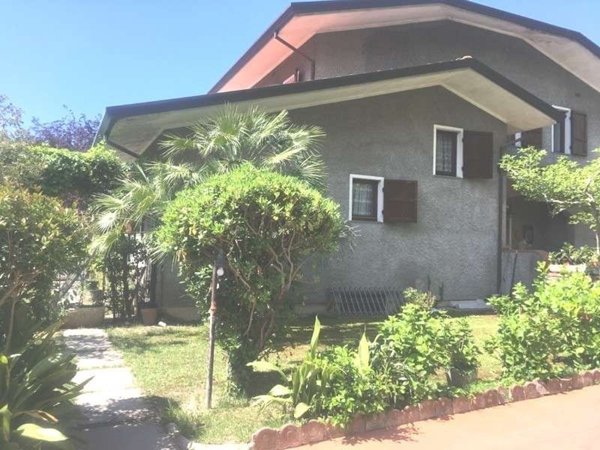 casa indipendente in vendita a Forte dei Marmi