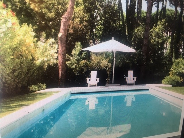 casa indipendente in vendita a Forte dei Marmi in zona Roma Imperiale
