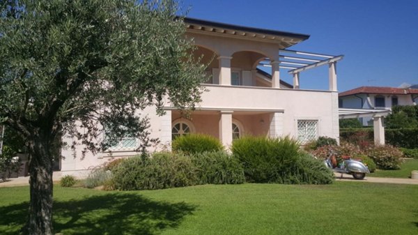 casa indipendente in vendita a Forte dei Marmi