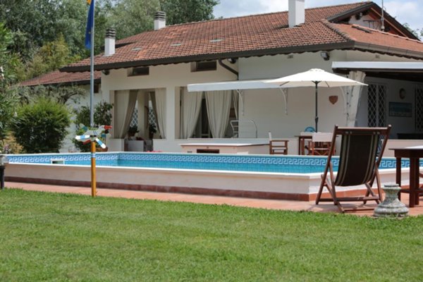 casa indipendente in vendita a Forte dei Marmi