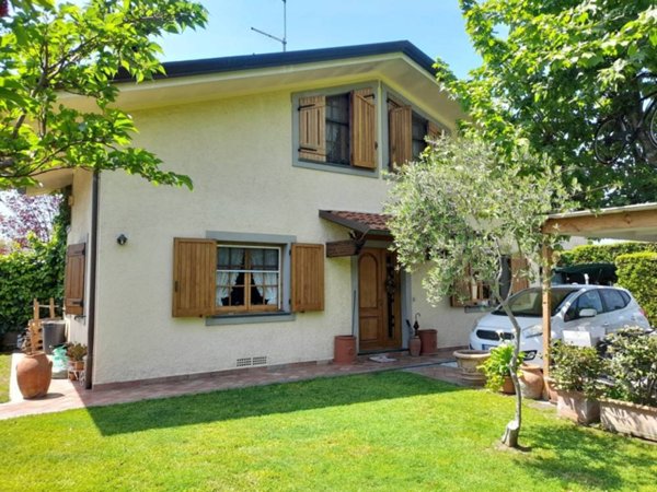 casa indipendente in vendita a Forte dei Marmi