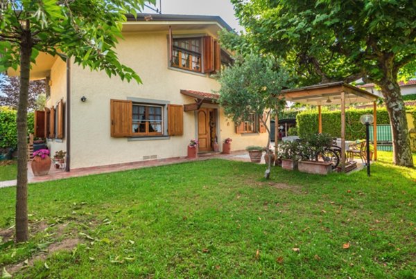 casa indipendente in vendita a Forte dei Marmi