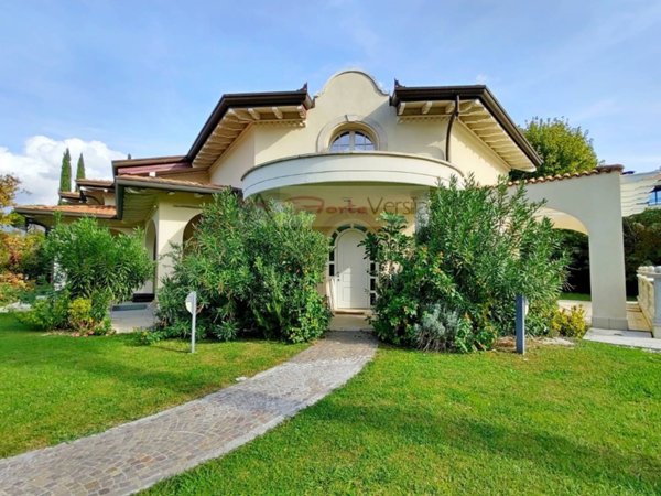 casa indipendente in vendita a Forte dei Marmi