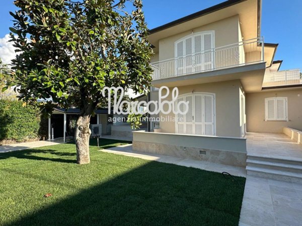 casa indipendente in vendita a Forte dei Marmi