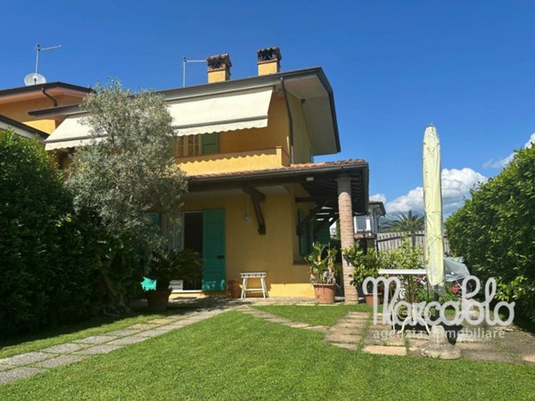casa indipendente in vendita a Forte dei Marmi in zona Vittoria Apuana