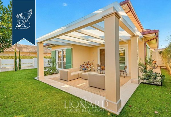 casa indipendente in vendita a Forte dei Marmi