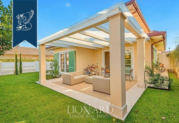 casa indipendente in vendita a Forte dei Marmi