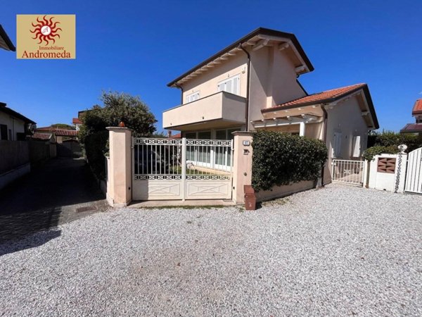 casa indipendente in vendita a Forte dei Marmi