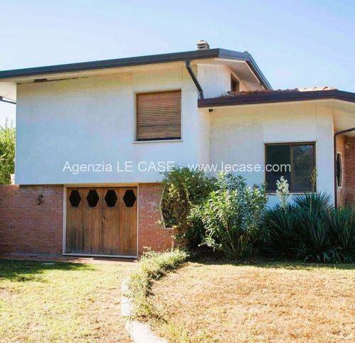 casa indipendente in vendita a Forte dei Marmi in zona Vittoria Apuana
