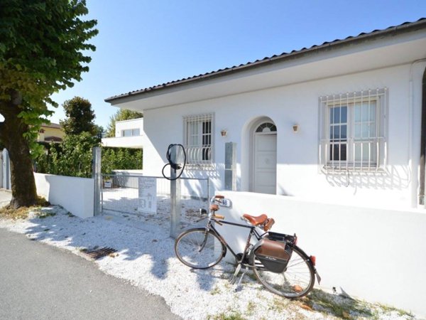 casa indipendente in vendita a Forte dei Marmi