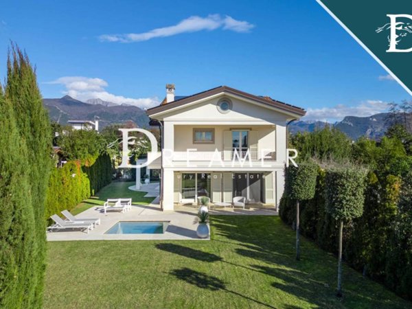 casa indipendente in vendita a Forte dei Marmi in zona Vittoria Apuana