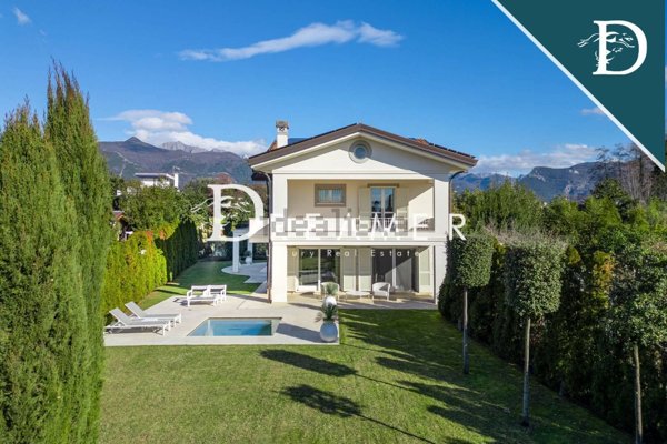 casa indipendente in vendita a Forte dei Marmi in zona Vittoria Apuana
