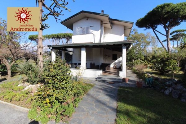 casa indipendente in vendita a Forte dei Marmi