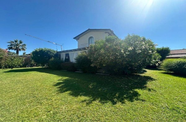 casa indipendente in vendita a Forte dei Marmi in zona Vittoria Apuana