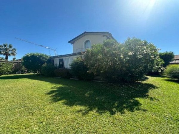 casa indipendente in vendita a Forte dei Marmi in zona Vittoria Apuana