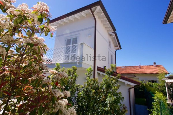 casa indipendente in vendita a Forte dei Marmi