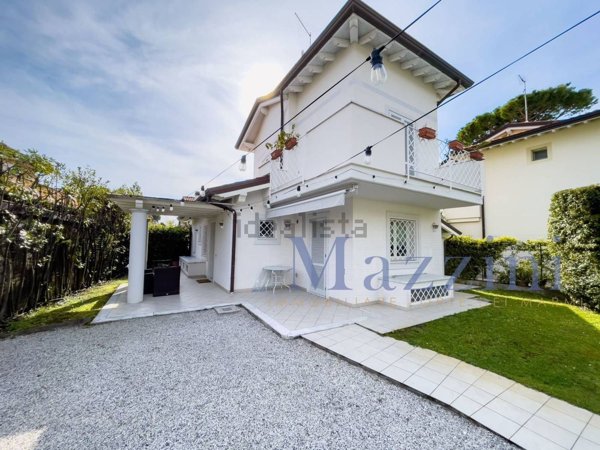 casa indipendente in vendita a Forte dei Marmi