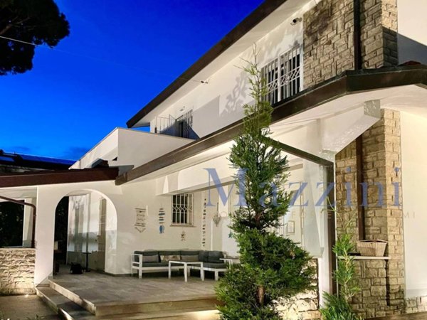 casa indipendente in vendita a Forte dei Marmi