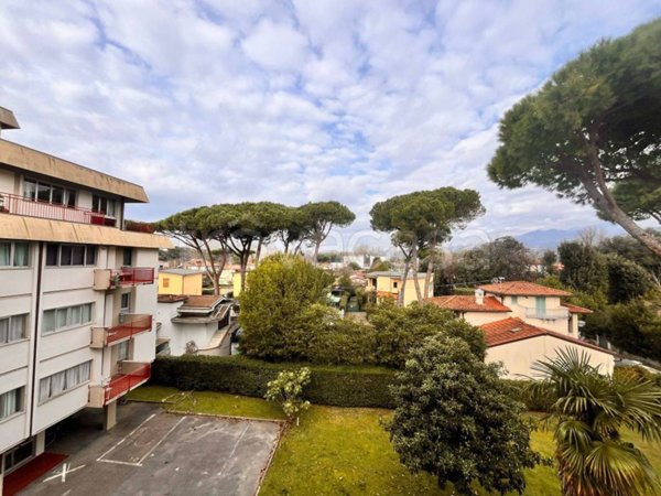 appartamento in vendita a Forte dei Marmi in zona Vittoria Apuana