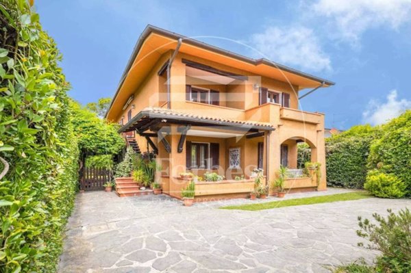 casa indipendente in vendita a Forte dei Marmi