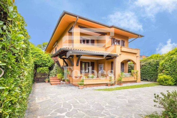 casa indipendente in vendita a Forte dei Marmi