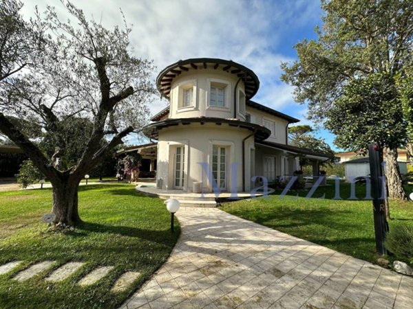 casa indipendente in vendita a Forte dei Marmi in zona Vittoria Apuana