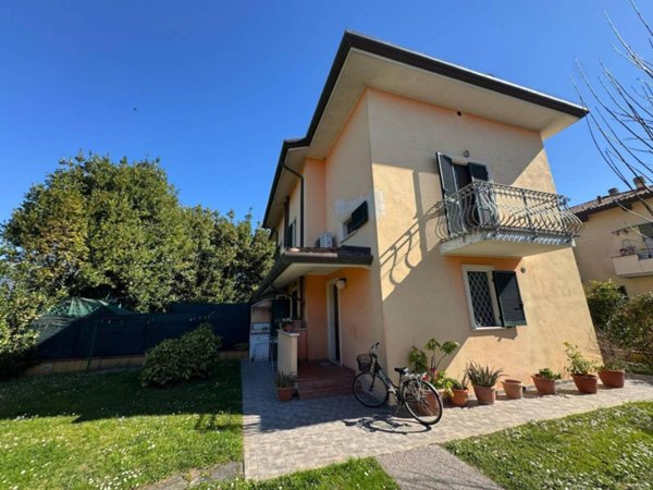 casa indipendente in vendita a Forte dei Marmi