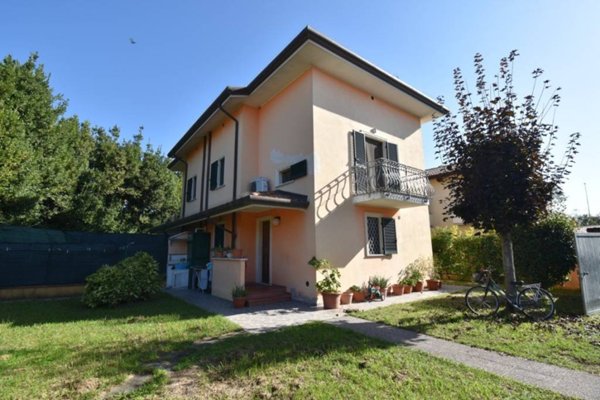 casa indipendente in vendita a Forte dei Marmi