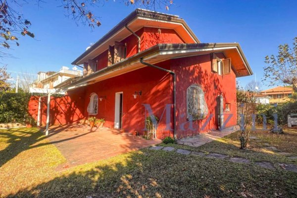 casa indipendente in vendita a Forte dei Marmi in zona Vittoria Apuana
