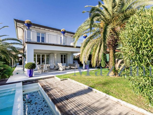 casa indipendente in vendita a Forte dei Marmi in zona Vittoria Apuana