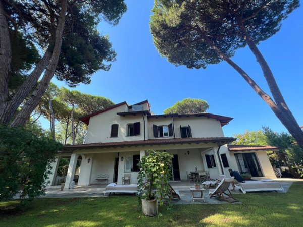 casa indipendente in vendita a Forte dei Marmi