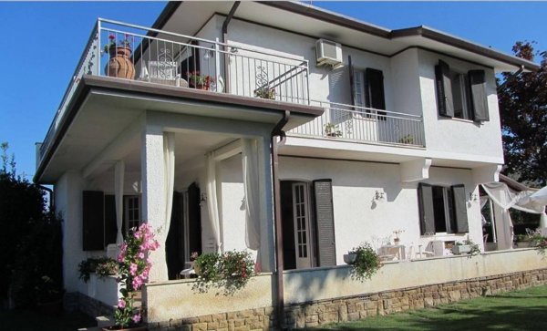 casa indipendente in vendita a Forte dei Marmi