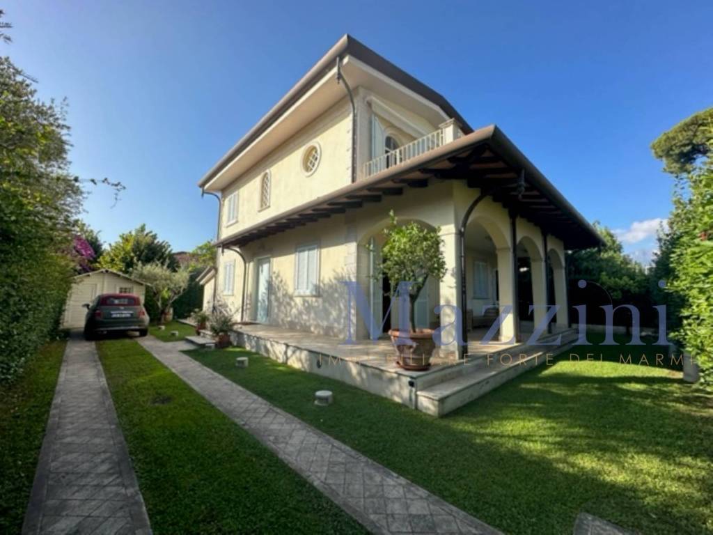 casa indipendente in vendita a Forte dei Marmi
