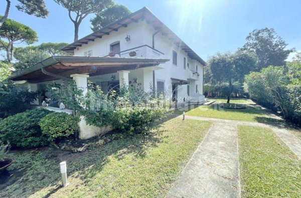 casa indipendente in vendita a Forte dei Marmi in zona Vittoria Apuana