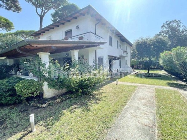casa indipendente in vendita a Forte dei Marmi in zona Vittoria Apuana