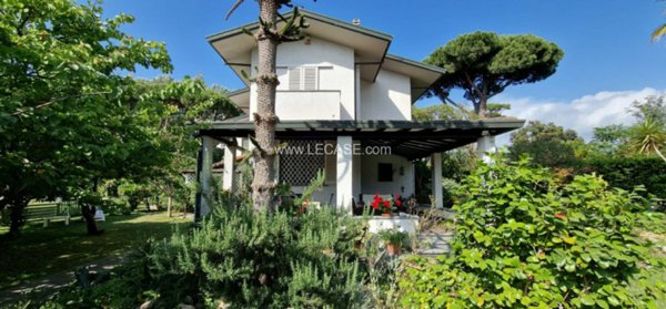 casa indipendente in vendita a Forte dei Marmi in zona Vittoria Apuana