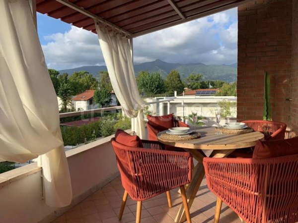 appartamento in vendita a Forte dei Marmi in zona Vittoria Apuana